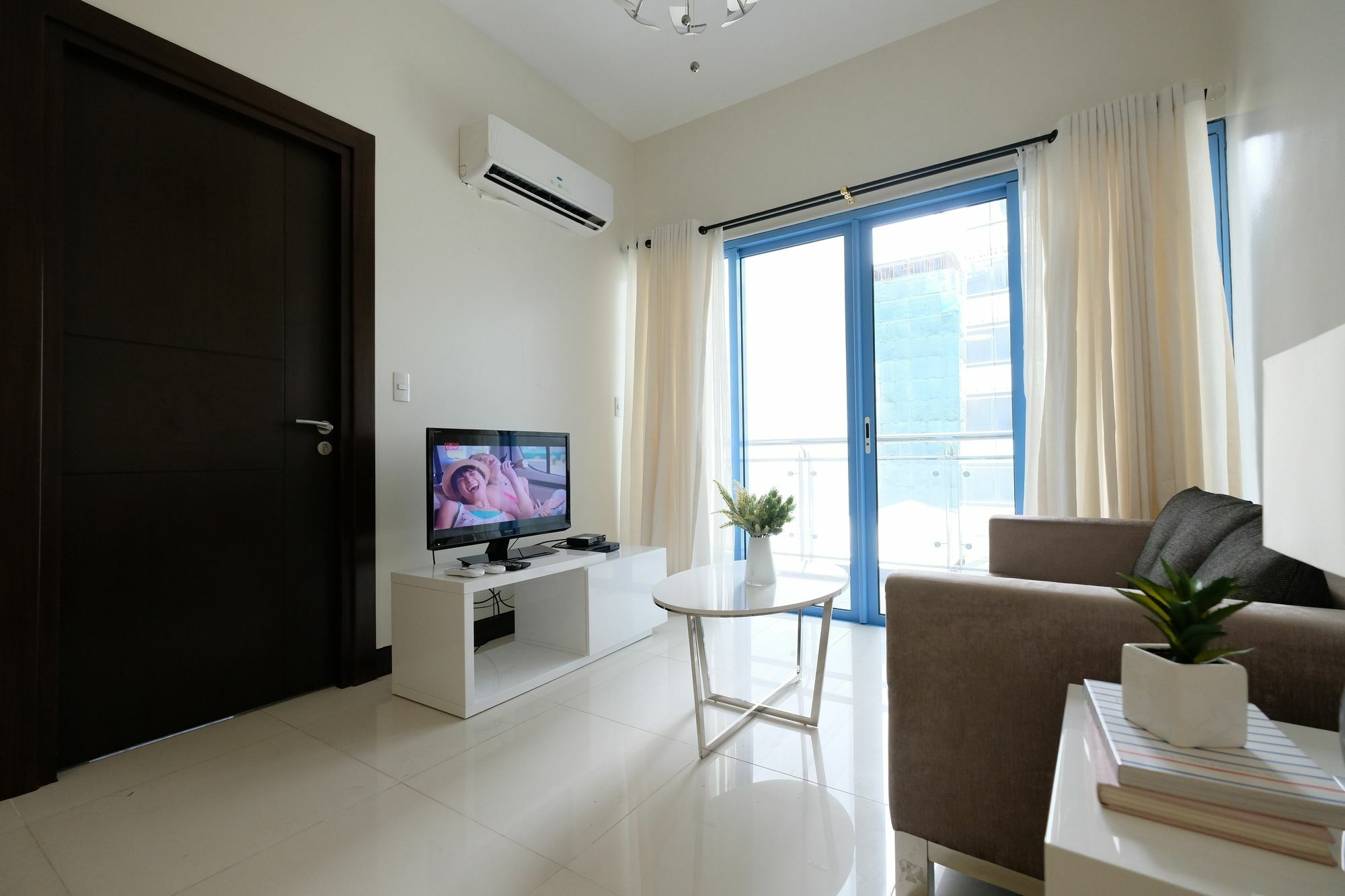 Csuites At Two Central Residences Μακάτι Εξωτερικό φωτογραφία