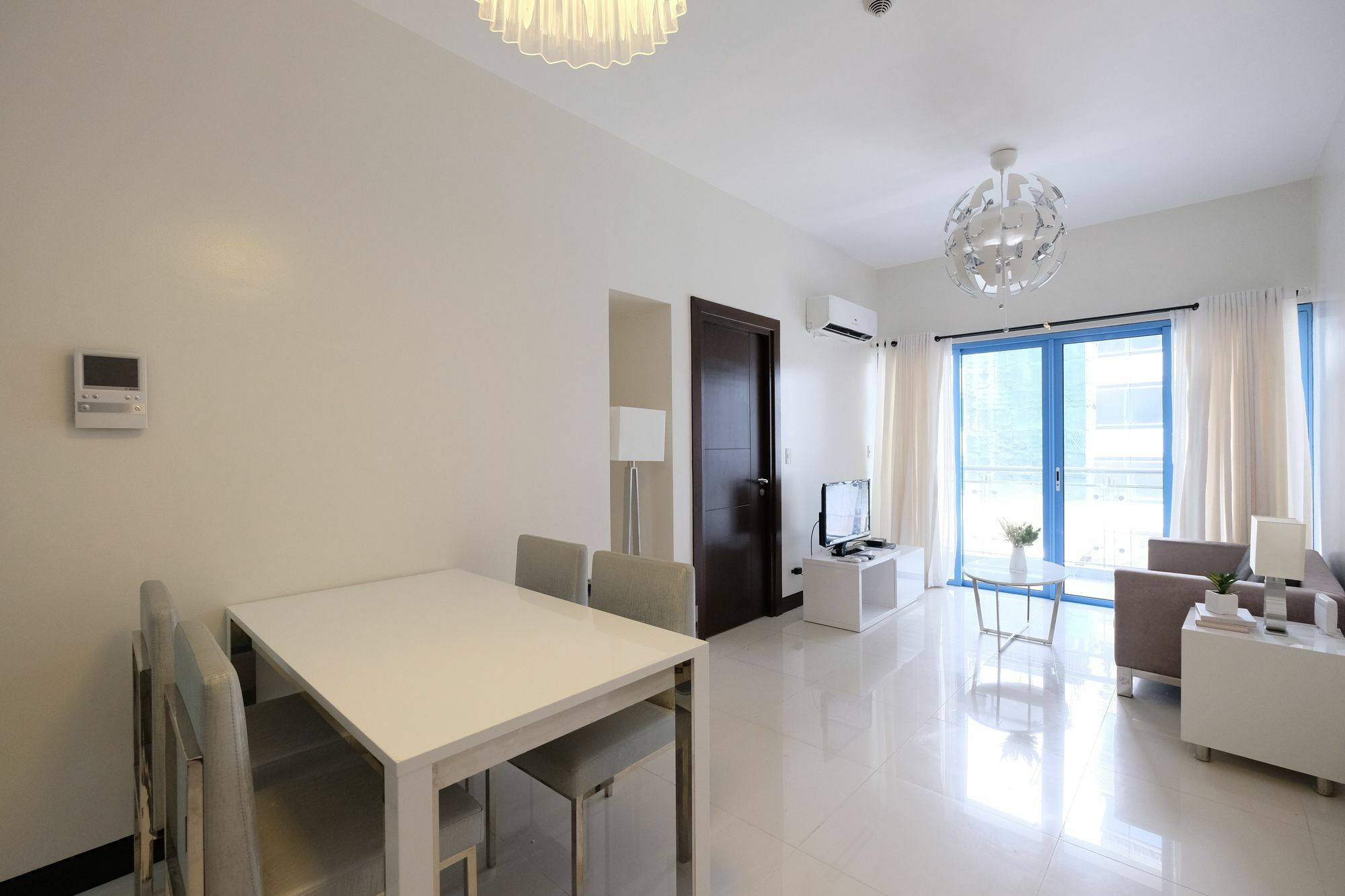 Csuites At Two Central Residences Μακάτι Εξωτερικό φωτογραφία