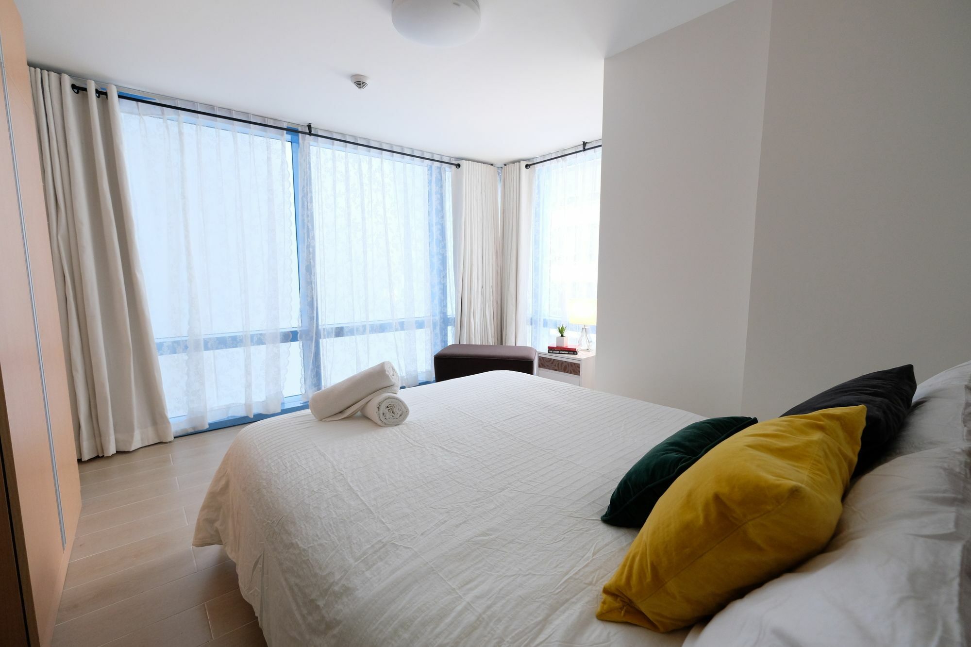 Csuites At Two Central Residences Μακάτι Εξωτερικό φωτογραφία