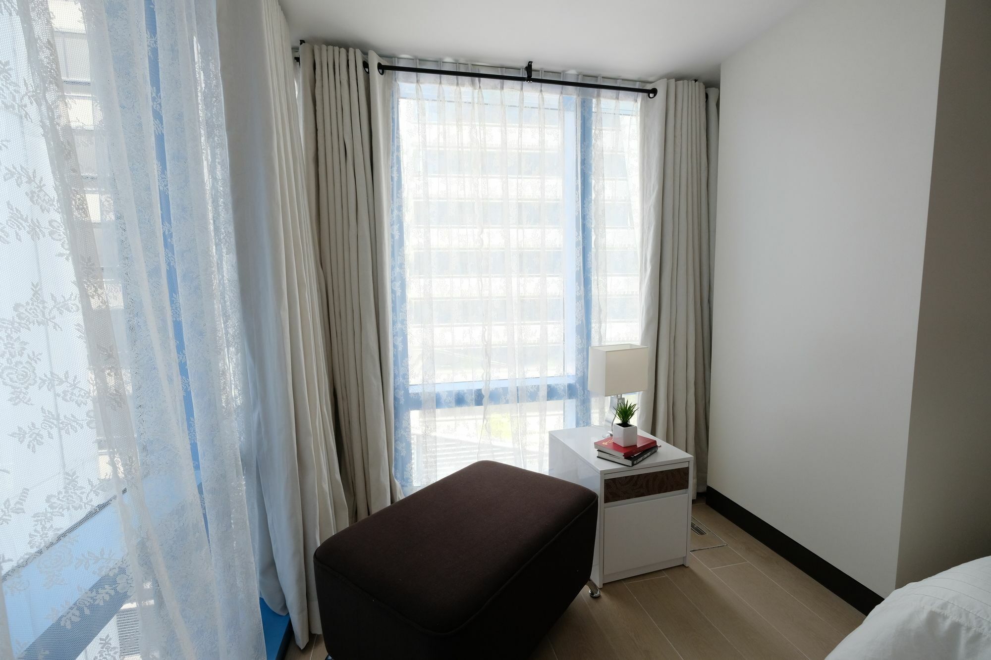 Csuites At Two Central Residences Μακάτι Εξωτερικό φωτογραφία