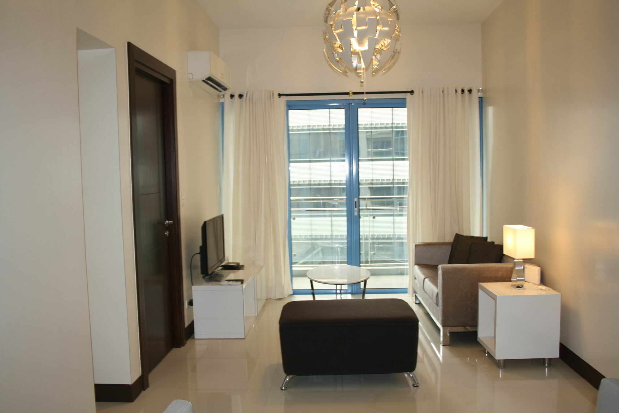 Csuites At Two Central Residences Μακάτι Εξωτερικό φωτογραφία